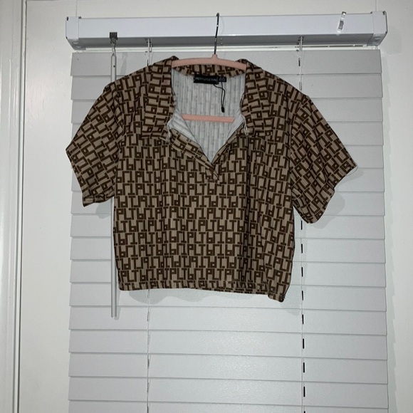 PrettyLittleThing Tops - Collared Crop Top